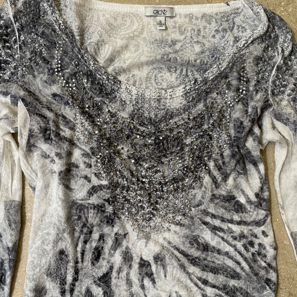 Cache Long Sleeve Sequin Gray White Top Tee - Picture 2 of 5